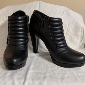 Guess booties sz 8